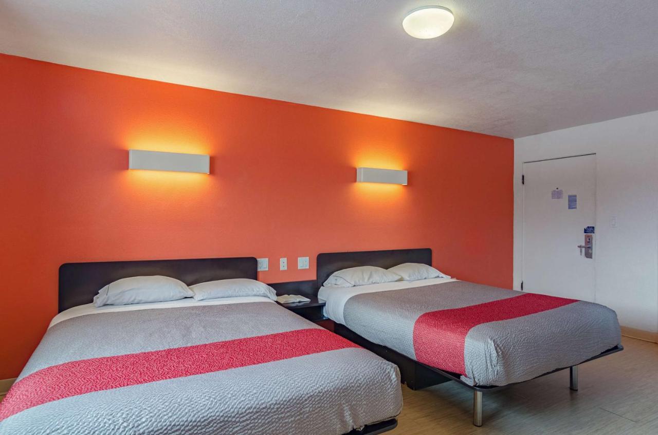 Hotel 6 Wy 2*