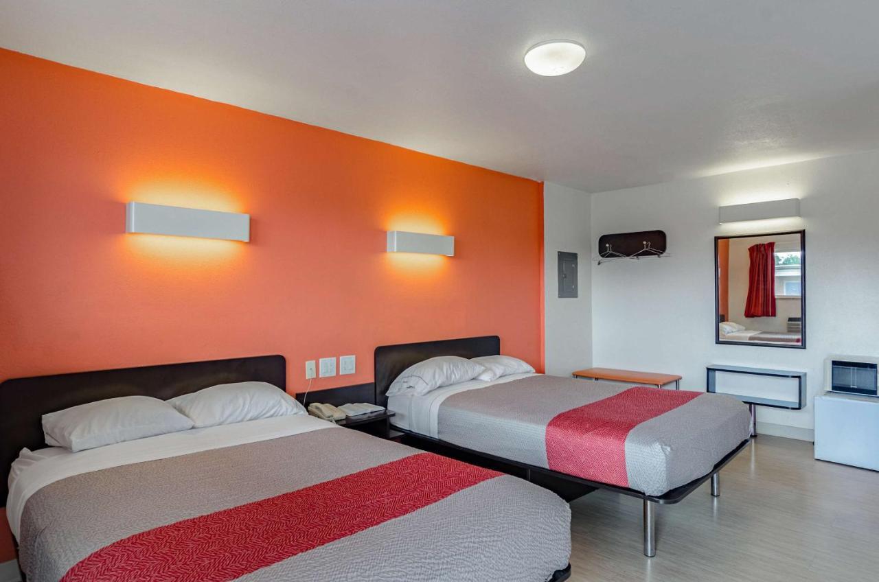 Hotel 6 Wy 2*