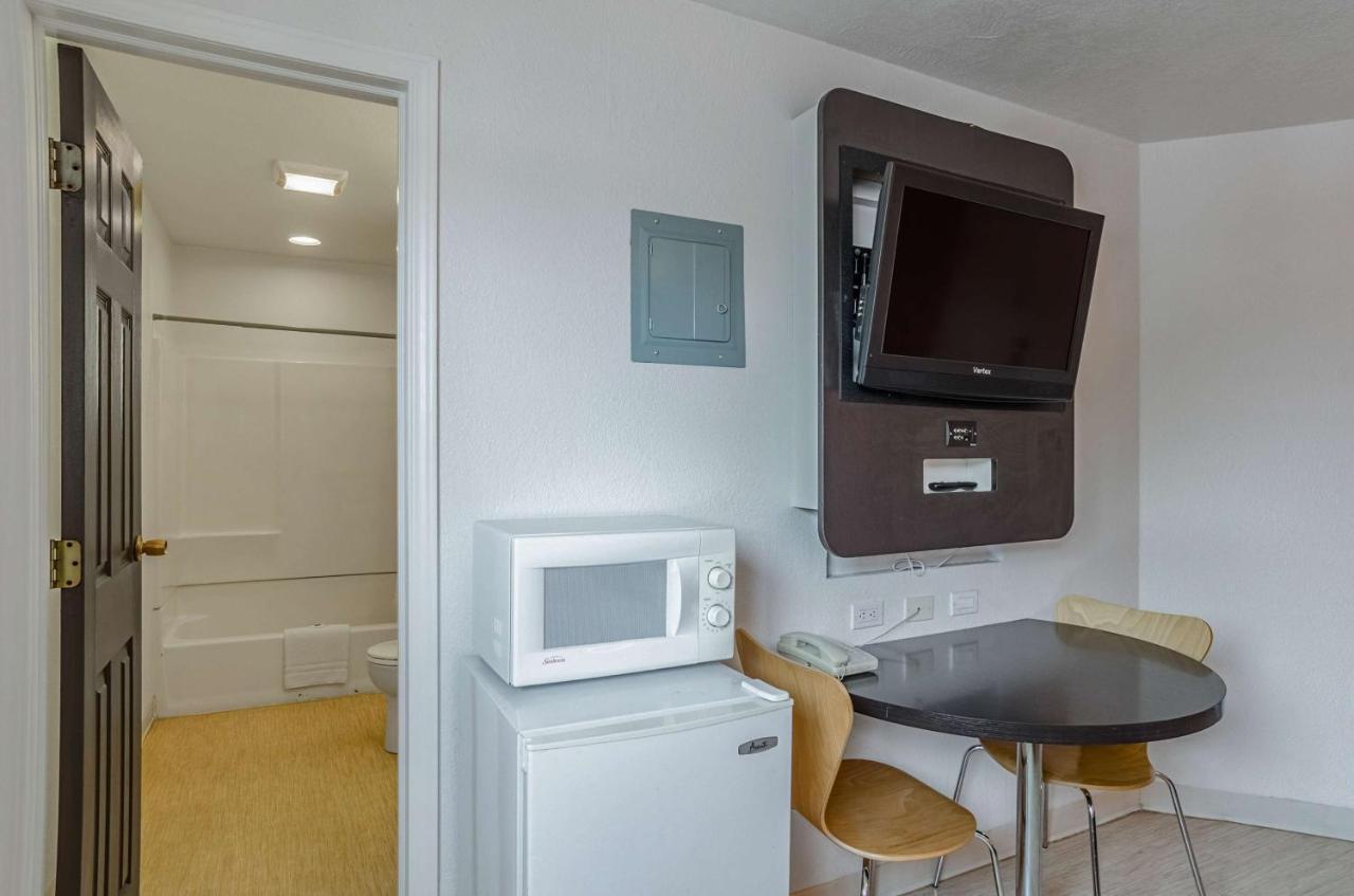 Hotel 6 Wy 2*